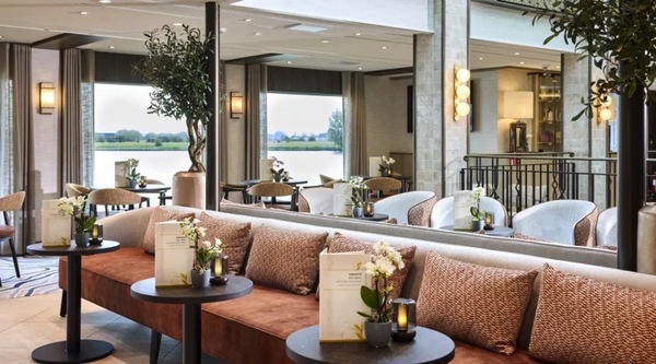 Riviera Travel, MS Porto Mirante, Restaurant.jpg